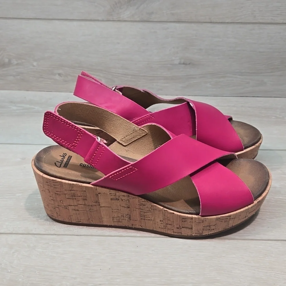 Clarks Collection Women Cushion Sofr Pink Wedge Sandals Shoes Sz 8.5